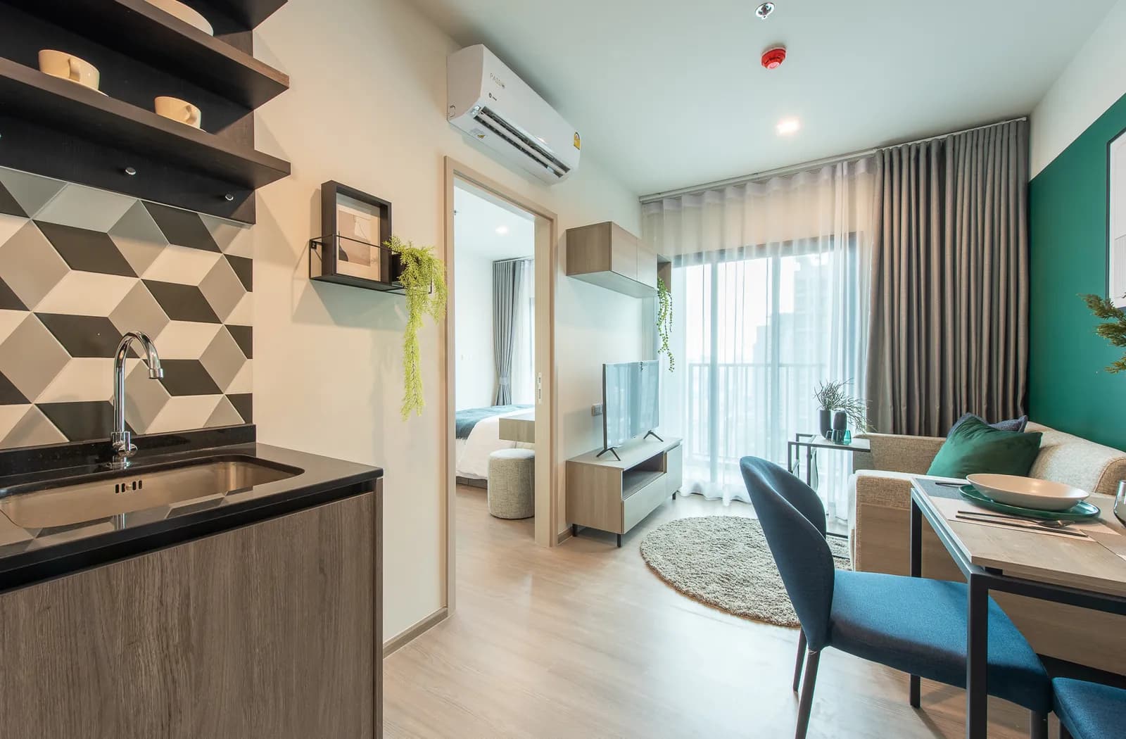 THE BASE เพชรบุรี–ทองหล่อ — 31